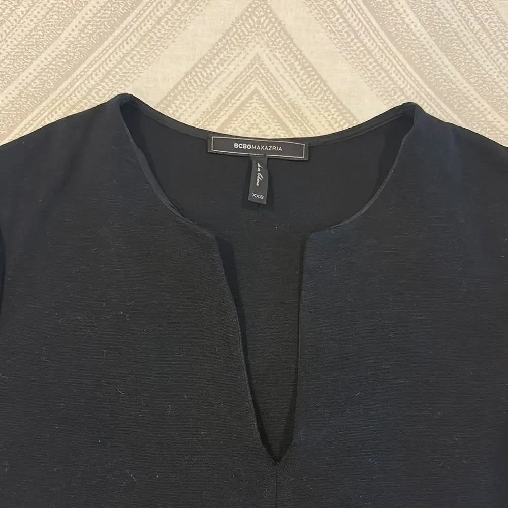 BCBGMAXAZRIA Women’s Black V Neck Faux Leather Ruffle 3/4 Sleeve Top - Size XXS